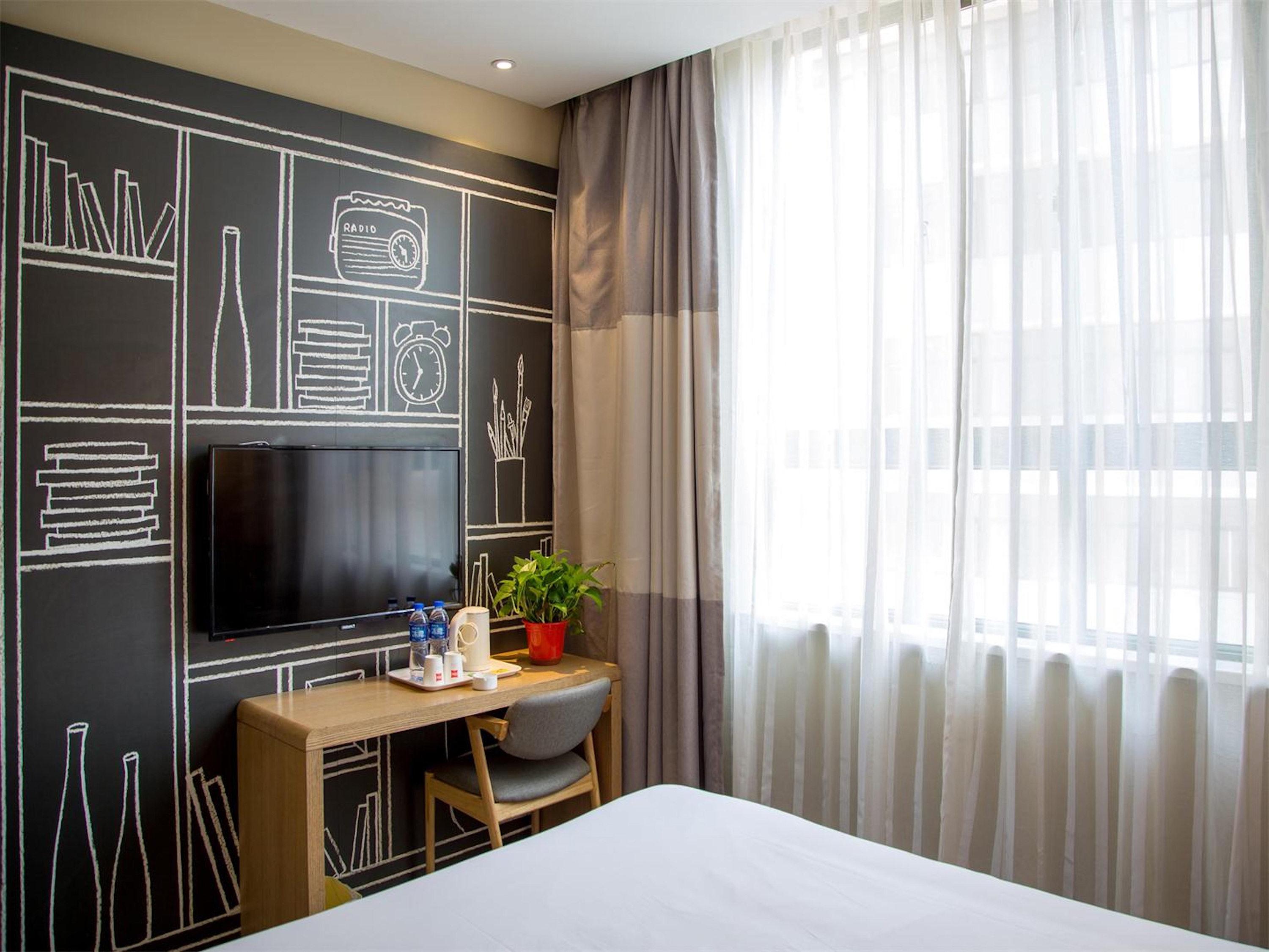 Отель Ibis Lanzhou Wuquan Square Экстерьер фото