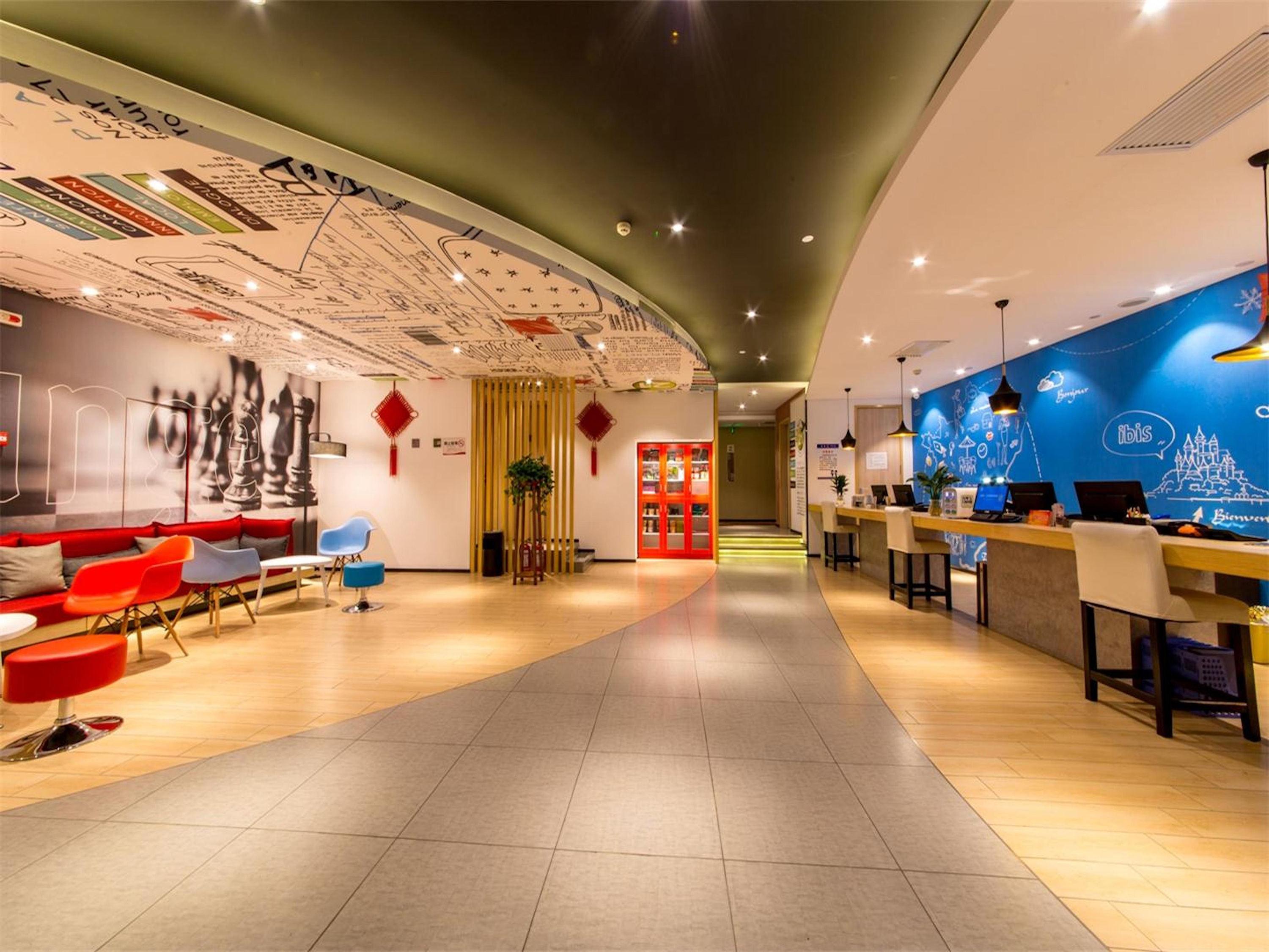Отель Ibis Lanzhou Wuquan Square Экстерьер фото