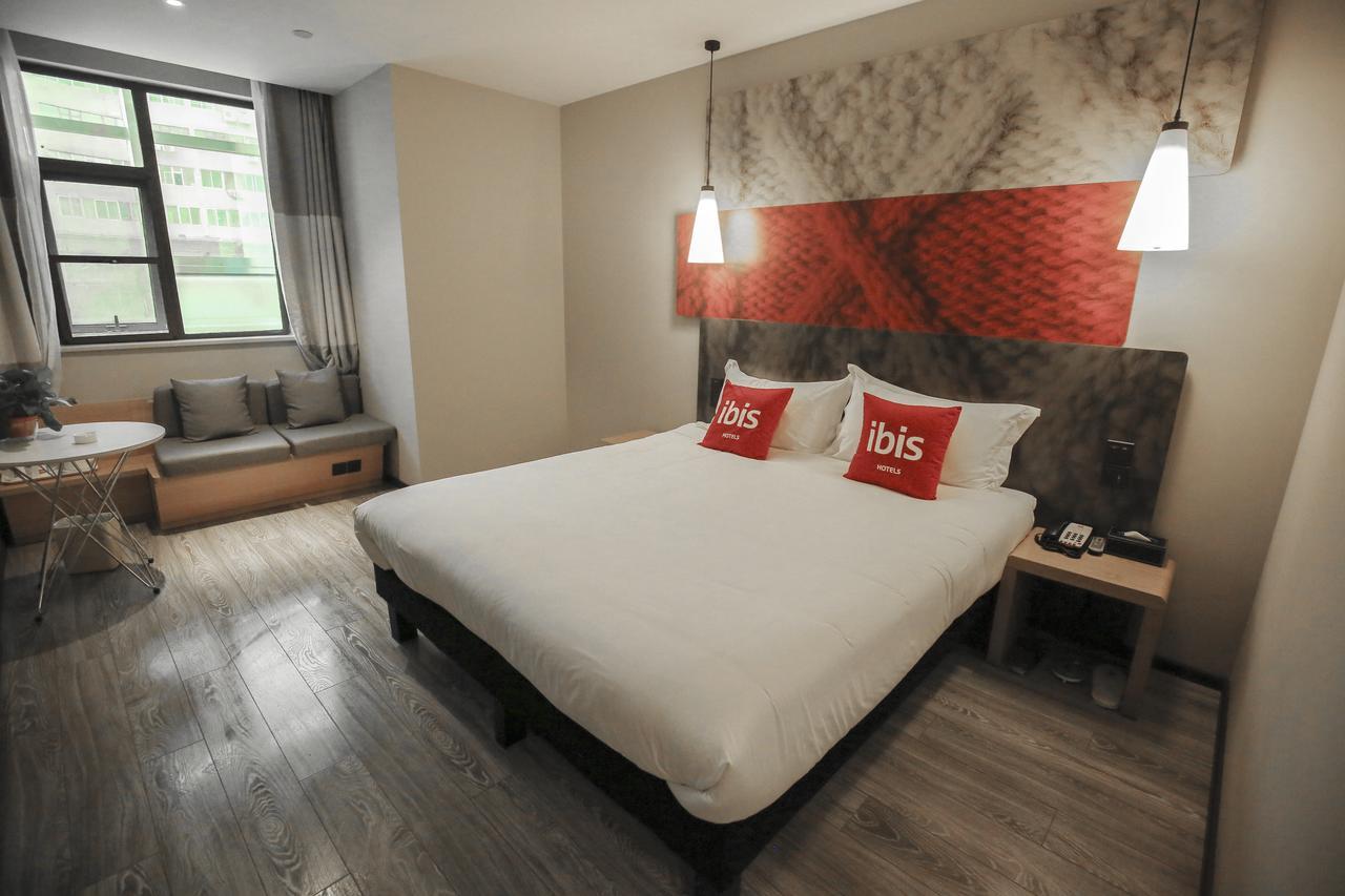 Отель Ibis Lanzhou Wuquan Square Экстерьер фото