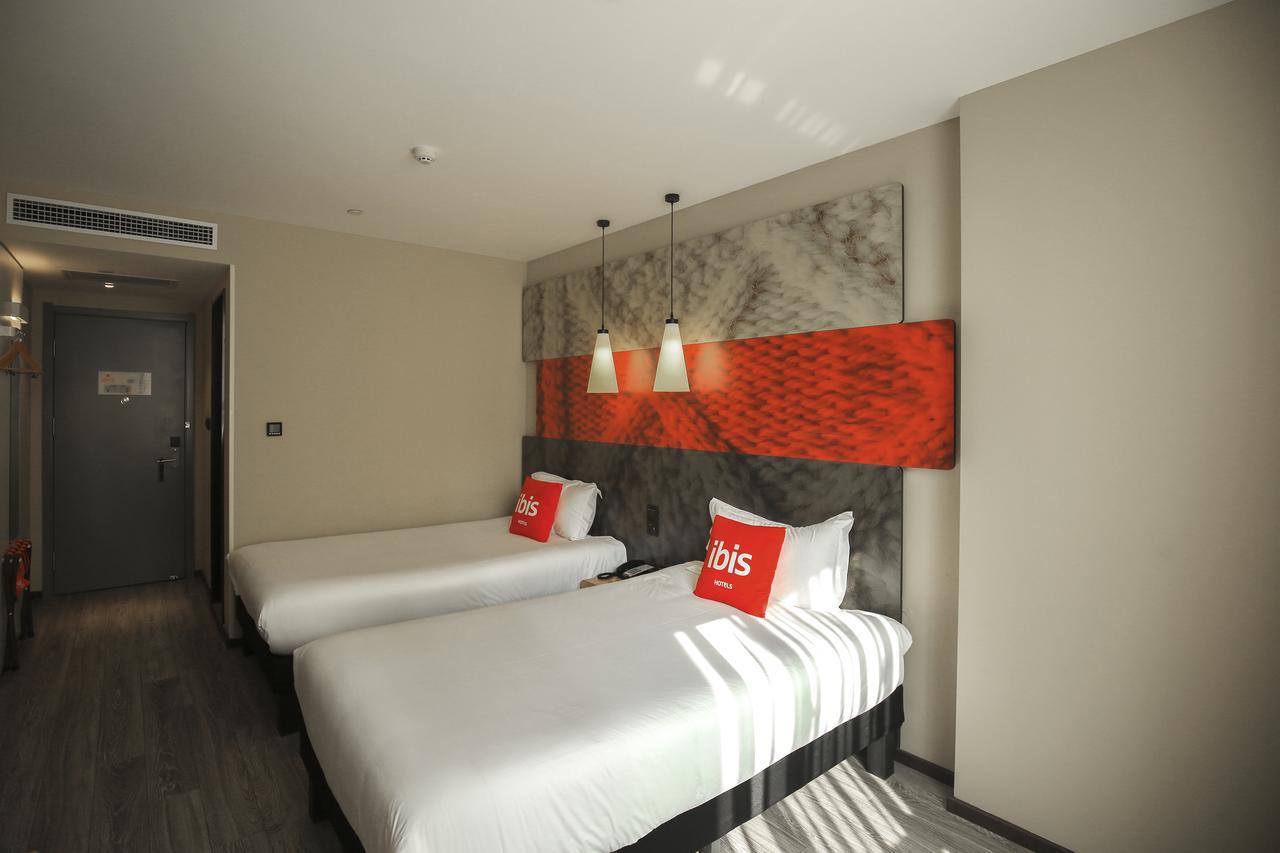 Отель Ibis Lanzhou Wuquan Square Экстерьер фото
