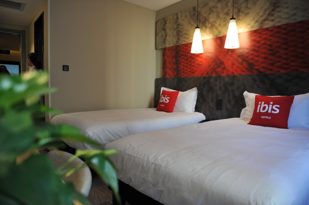 Отель Ibis Lanzhou Wuquan Square Экстерьер фото