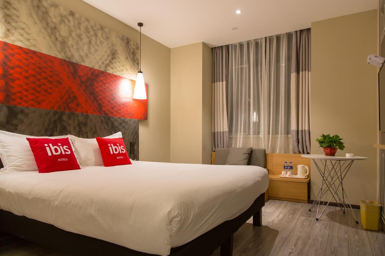 Отель Ibis Lanzhou Wuquan Square Экстерьер фото