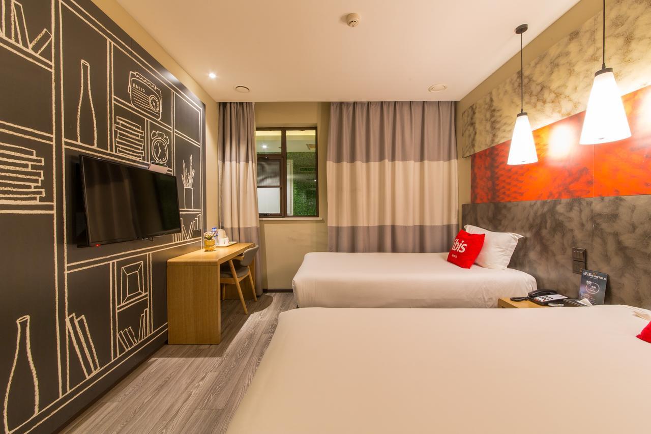 Отель Ibis Lanzhou Wuquan Square Экстерьер фото
