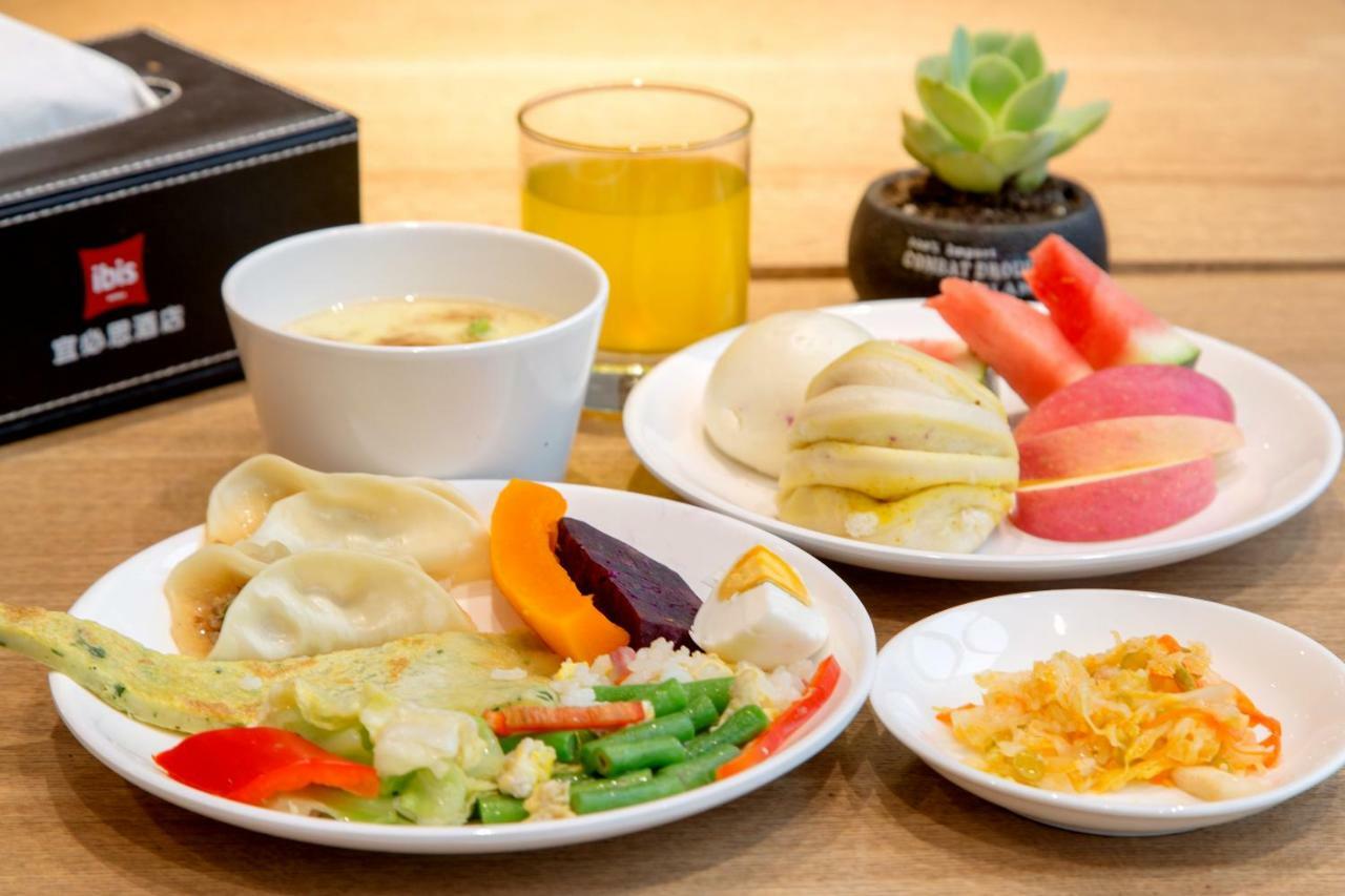 Отель Ibis Lanzhou Wuquan Square Экстерьер фото